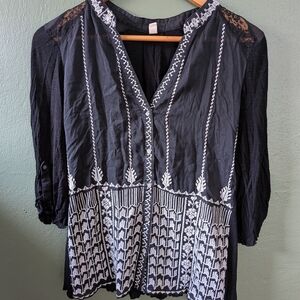 Anthropologie Tiny Black and White Embroidered Women's Top Sz M